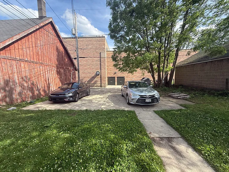 637 E Otjen St #3 — Photo 4