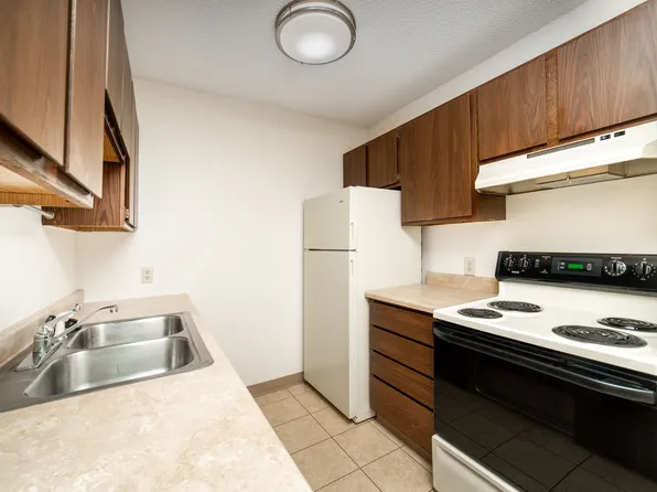 Julia Manor Apartments, 410 W 3rd Ave N, Aurora, MN 55705