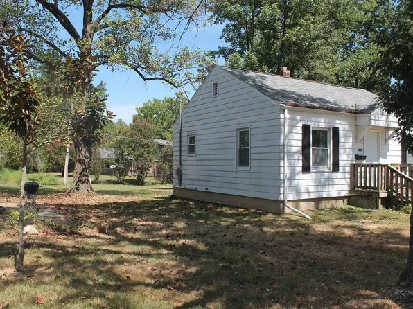 1114 W Walkup Ave, Carbondale, IL 62901