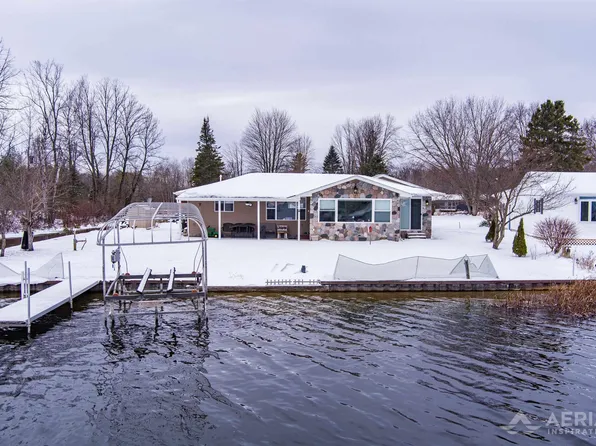 3061 W Lakeside Dr, West Branch, MI 48661