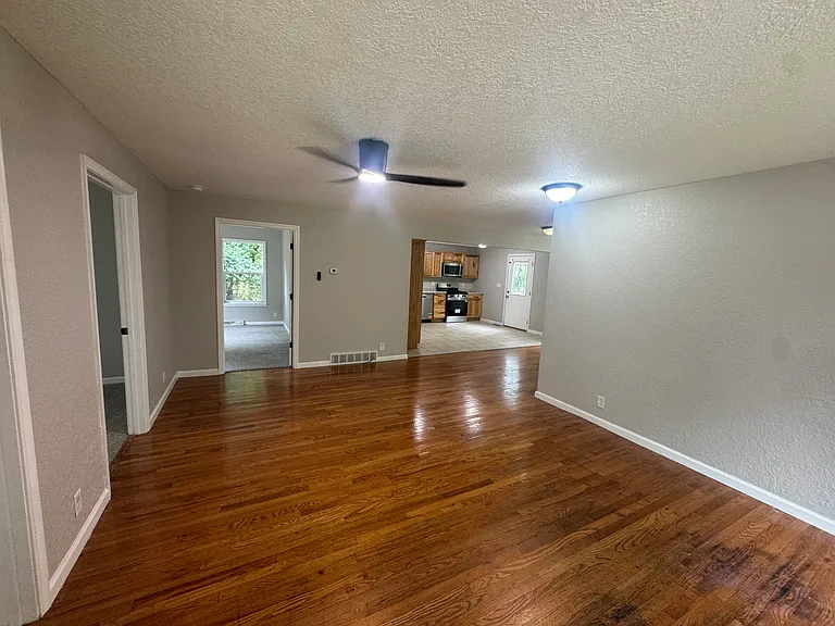 4400 Draper Rd — Photo 2