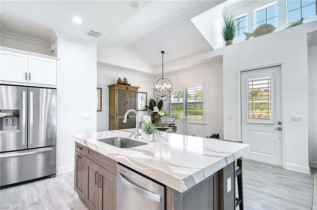 2 bed, 2.0 bath, 1472 sqft, $7,500 — Photo 4