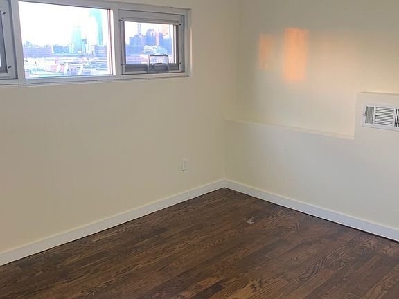 5th image of 299 McGuinness Blvd #4L