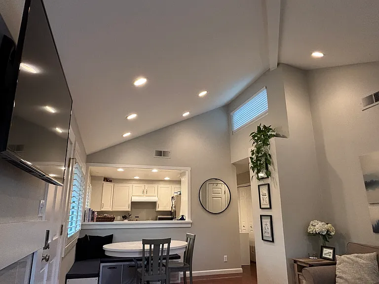206 W Prospect Ave #F — Photo 2