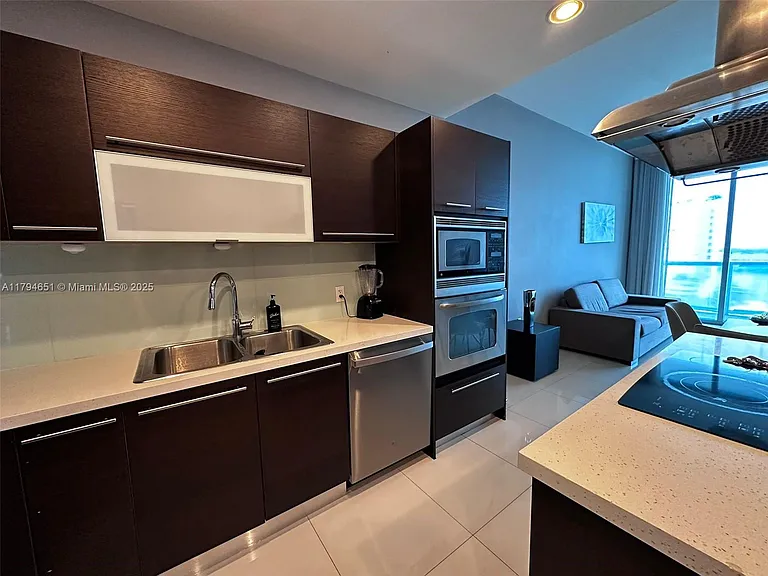 7930 East Dr #1007 — Photo 8