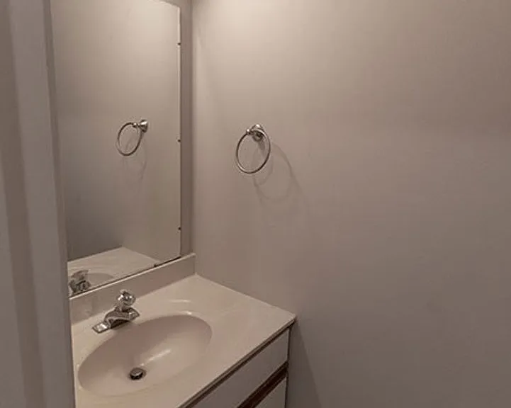 1913-1915 Greenleaves Ct — Photo 11