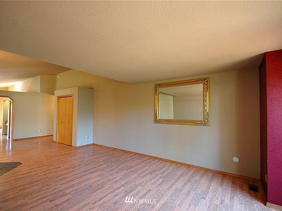 4th image of 6001 58th Avenue SE