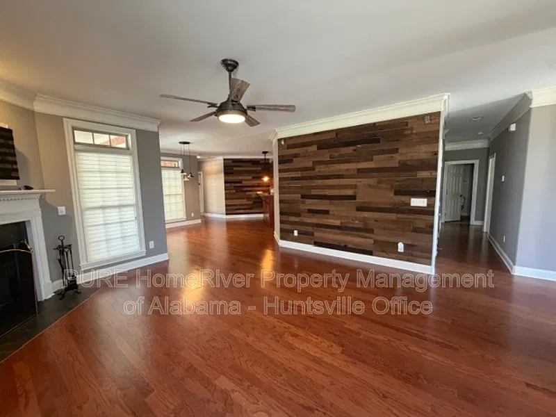3 bed, 2.0 bath, 2118 sqft, $2,295 — Photo 3