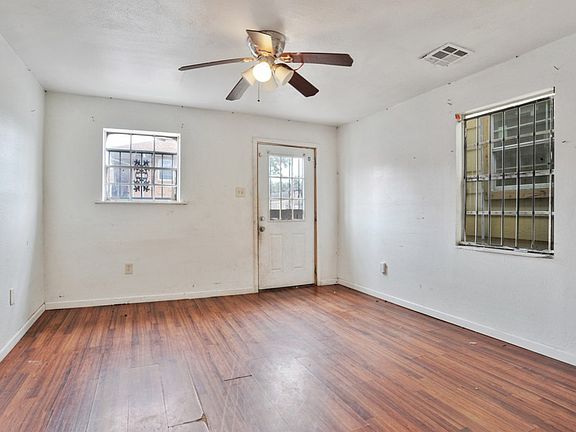 4th image of 2804 Philip St