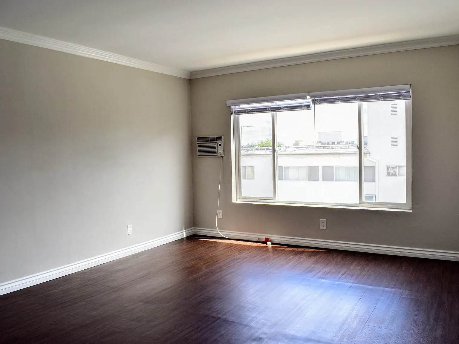 7278 Hollywood Boulevard Apartments — Photo 4