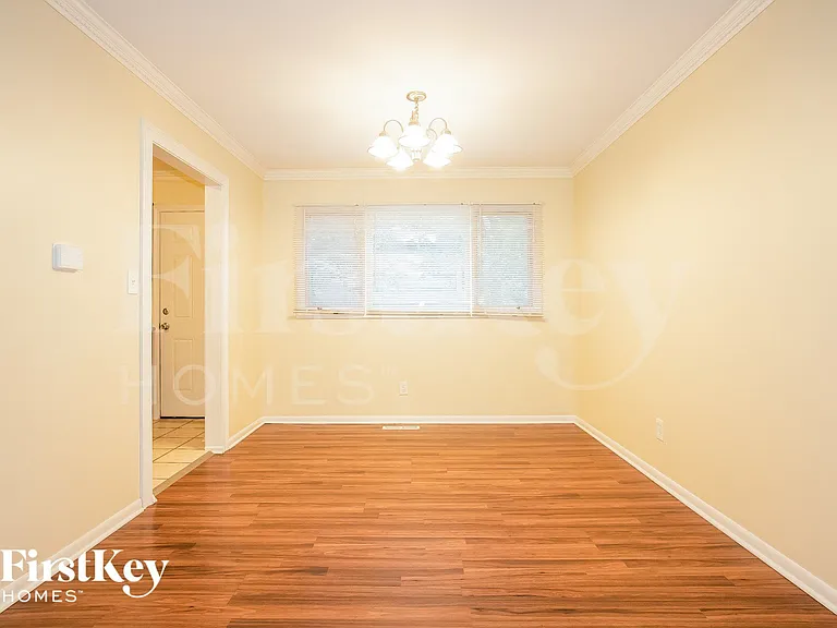 148 Berkshire Dr — Photo 4