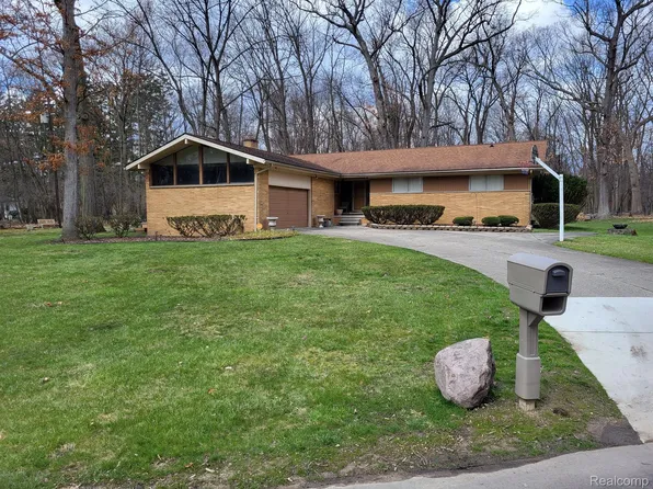25667 Friar Ln, Southfield, MI 48033