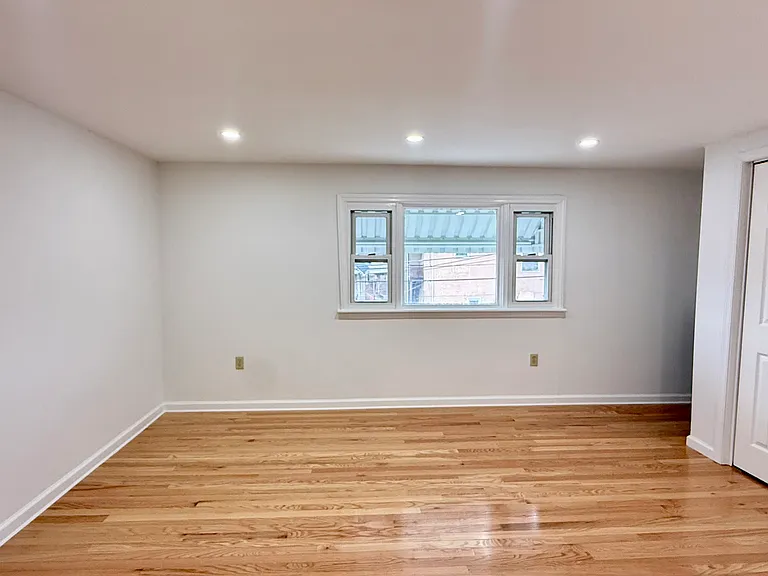 140 Sand St — Photo 8