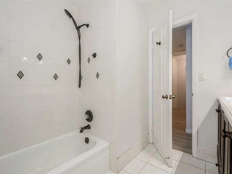 8208 NW 8th Pl — Photo 29