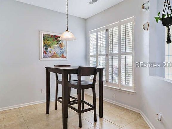 5th image of 34 Wainwright Dr