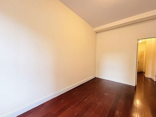 2nd image of 121 W 104th St APT 1W
