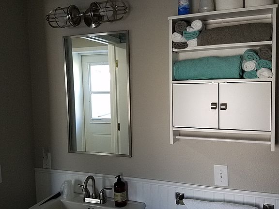 Full bathroom 