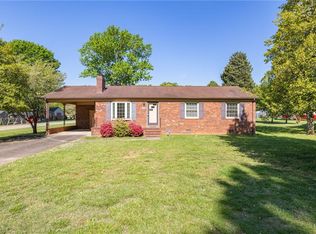 300 N 9th Ave, Mayodan, NC 27027