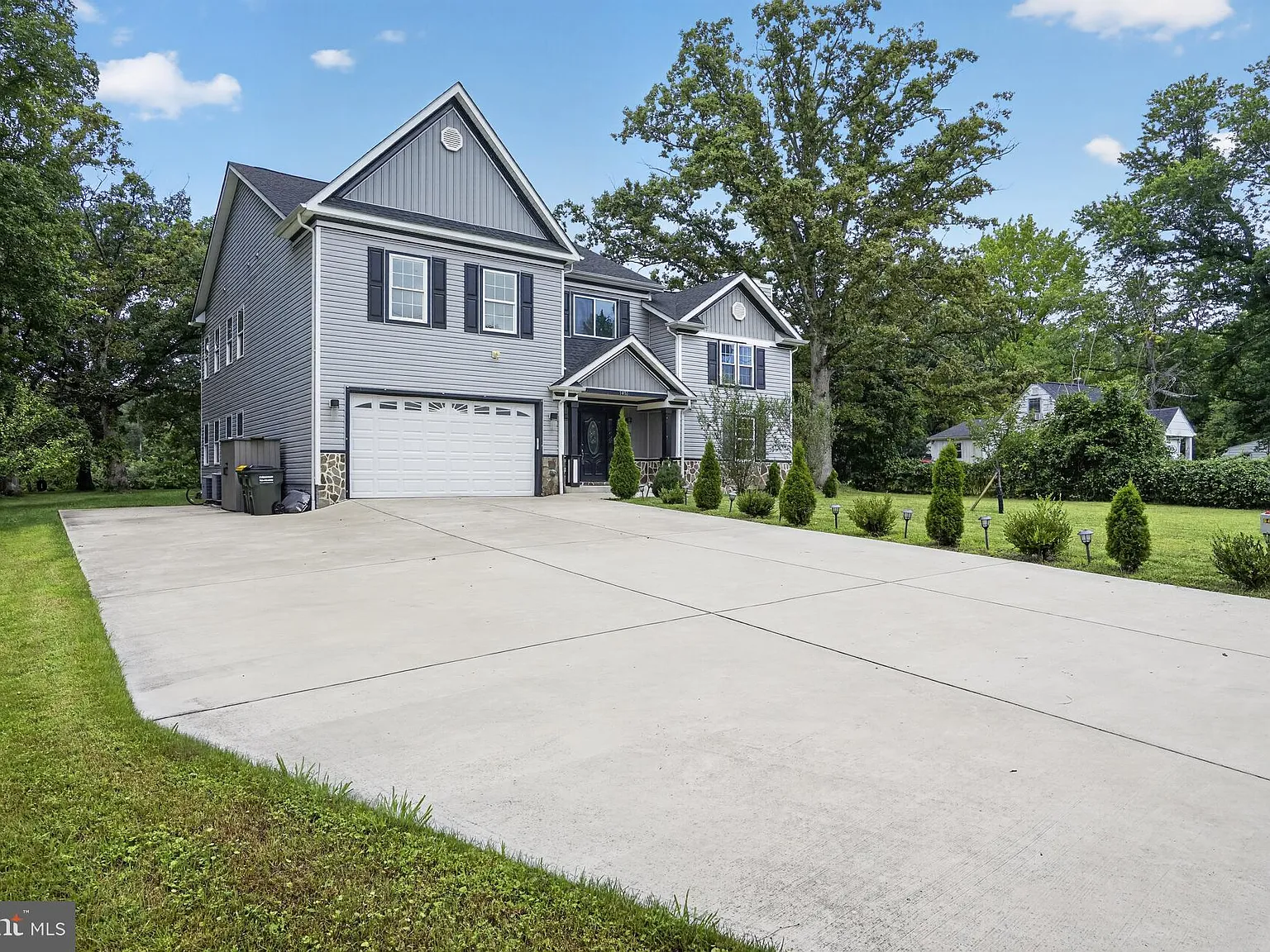 6 bed, 5.5 bath, 4167 sqft, $6,000 — Photo 2