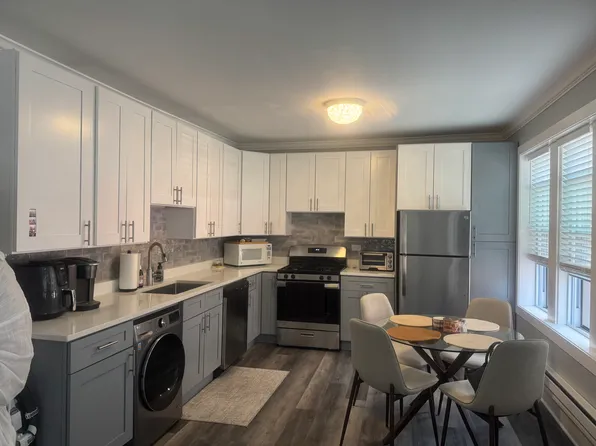 837 W Cornelia Ave #101N, Chicago, IL 60657