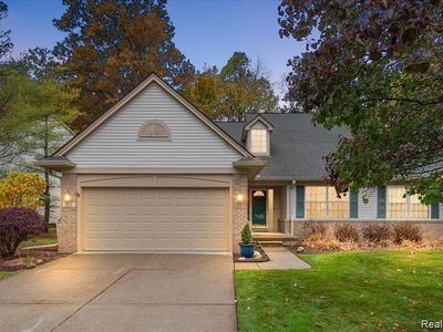 228 Four Seasons Dr, Lake Orion, MI, 48360