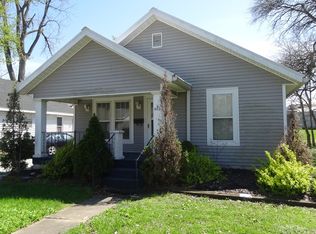 607 Oak St, Carmi, IL 62821