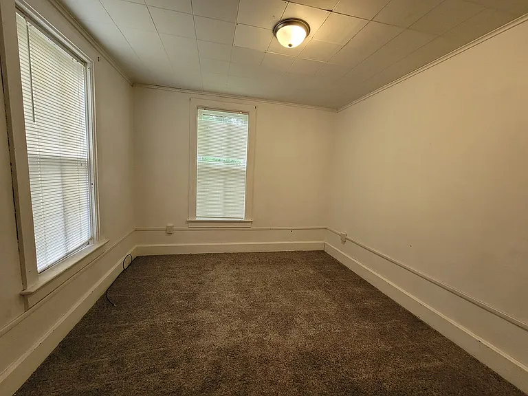 2411-2415 Gowen St — Photo 11