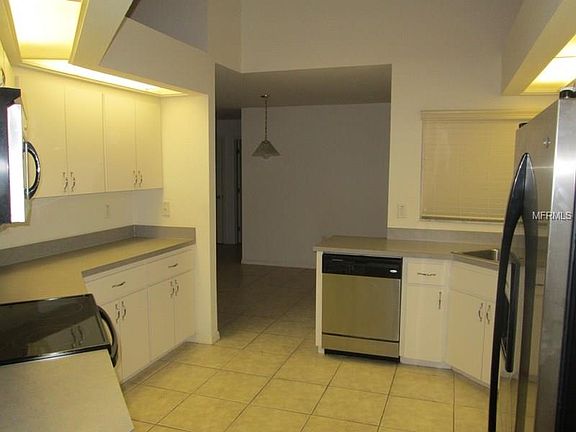 3rd image of 822 Summer Glen Dr
