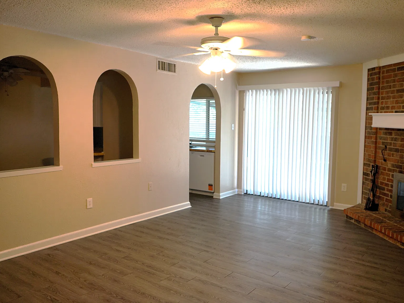 3 bed, 1352 sqft, $1,750 — Photo 2