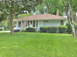 248 Maple Ln, Roseville, MN 55113