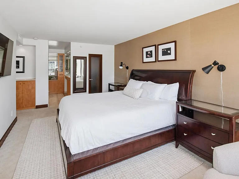 1810 Avenida Del Mundo #104 — Photo 15
