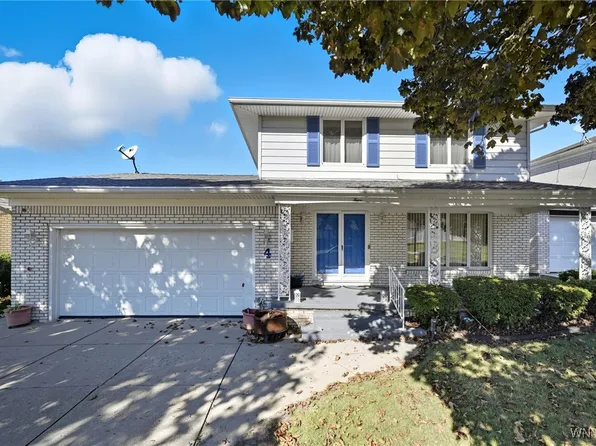 4 Villa Moraine Dr, Cheektowaga, NY 14225