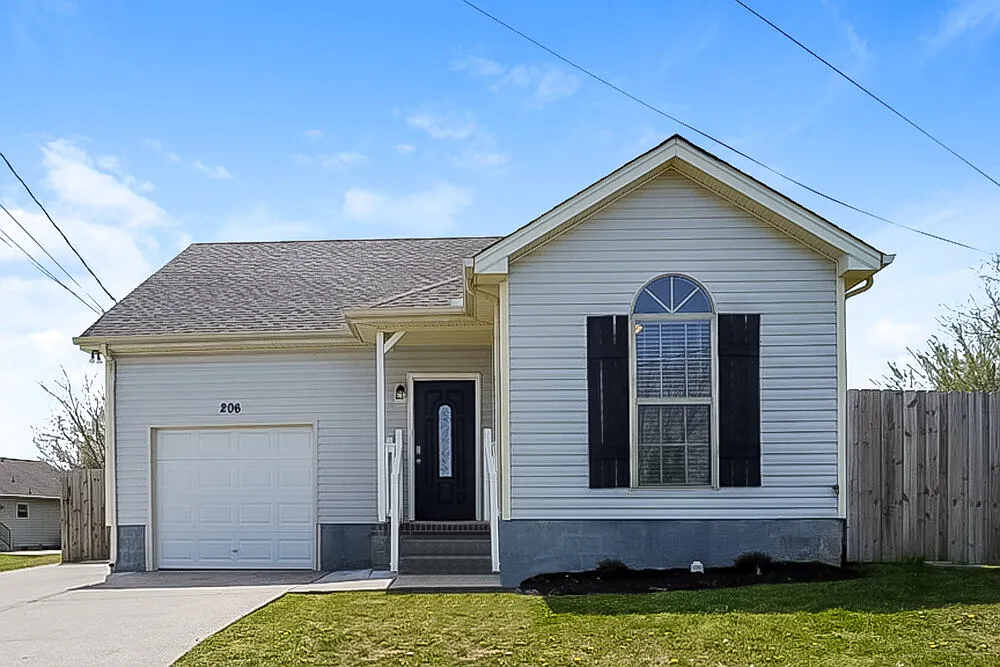 3 bed, 2.0 bath, 1232 sqft, $1,830 — Photo 1