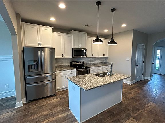 5th image of 860 Cherry Blossom Ln