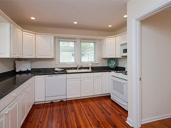 5th image of 2913 W Bayshore Ct