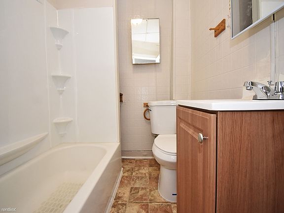 2541 w lombard st bath