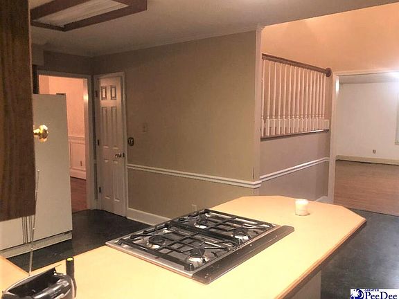 5th image of 205 Foxmoor Dr