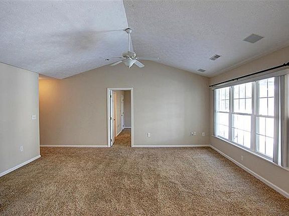 5th image of 410 Beaumont Ct