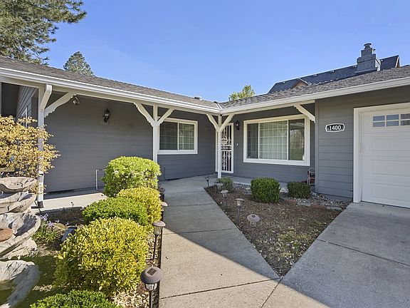 4th image of 1400 NE 172nd Ave