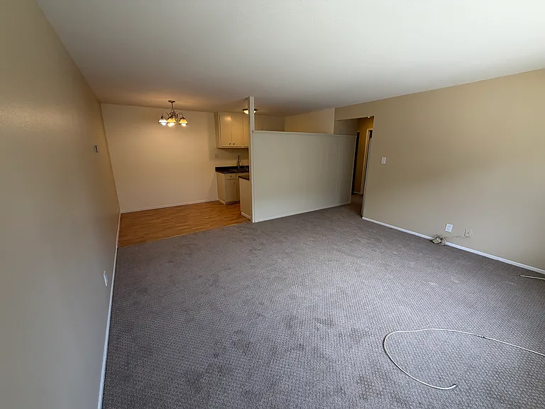 245 E. Market St. — Photo 17