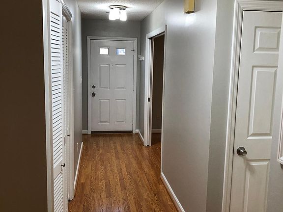 4th image of 409 Amanda Cir