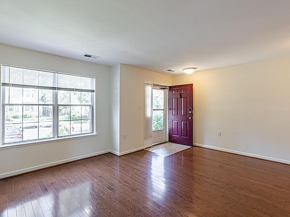 5th image of 8744 Village Green Ct
