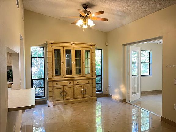 4th image of 3010 Shadow Oaks Dr