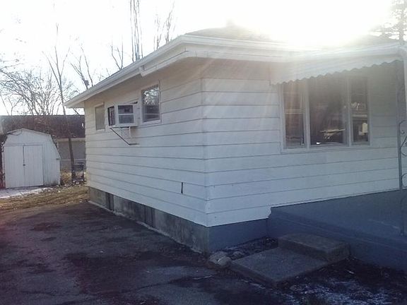 3rd image of 2343 Lincoln Ave