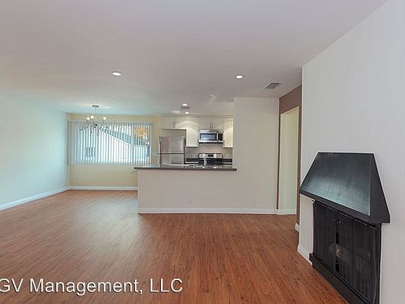 4th image of 633 W Sierra Madre Blvd APT 14