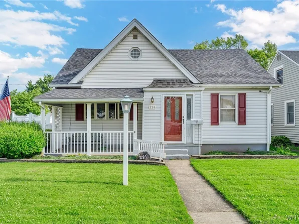 226 Cleveland Dr, Buffalo, NY 14223