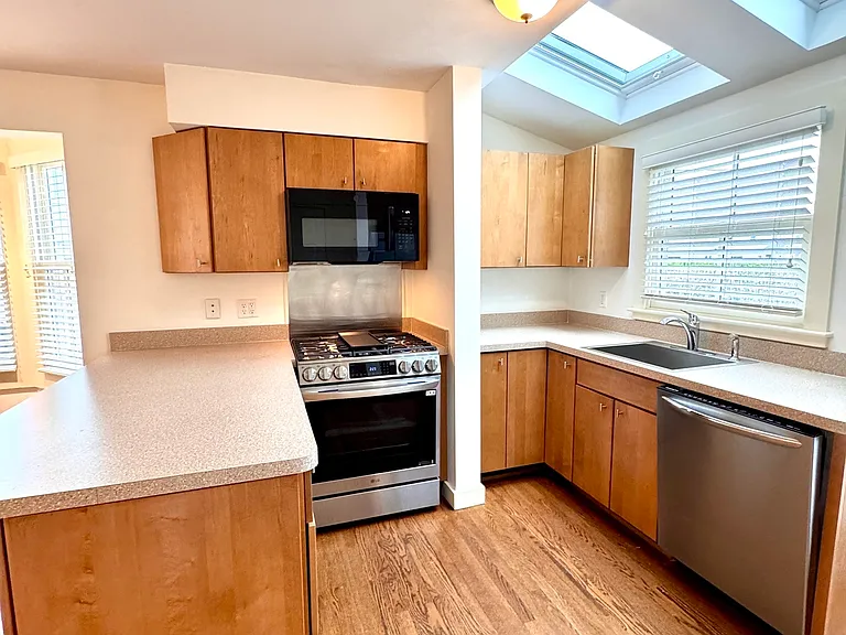 21 Diving St — Photo 13