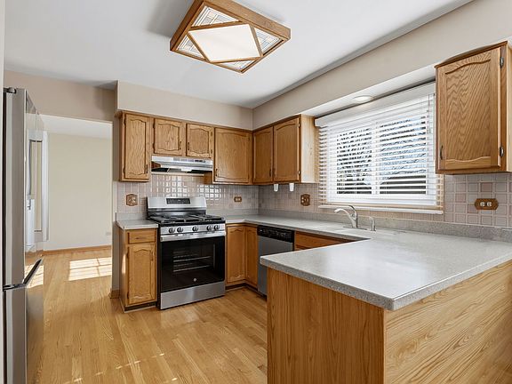 3rd image of 1418 Parkridge Dr