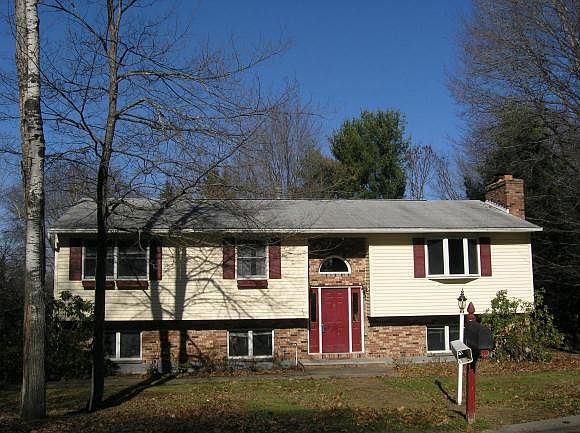 1st image of 34 Rebecca Dr