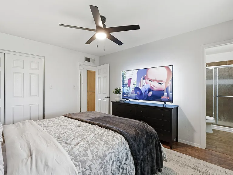 8021 E Oak St — Photo 30